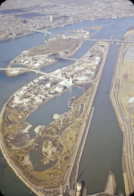 Aerial view of the Expo 67 site<br />Crédit: Compagnie canadienne de l'Exposition universelle de 1967. Bibliothèque et Archives Canada