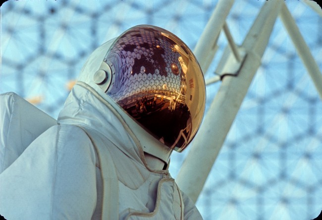 Space suit exhibit of the USA Pavilion at Expo 67<br />Crédit: Bibliothèque et Archives Canada