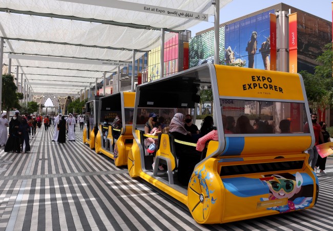The Expo Explorer Air Train drives along Ghaf Avenue<br />©David Gray/Expo 2020 Dubai