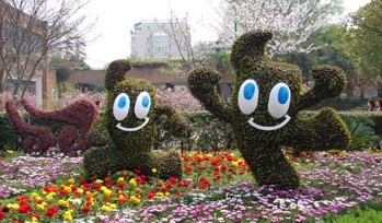 Haibao, mascotte d'expo 2010 en fleurs...