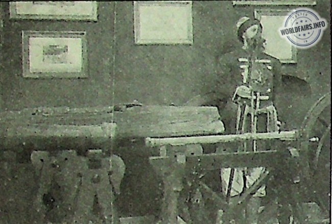 Vieux canons russes en bois et en bronze