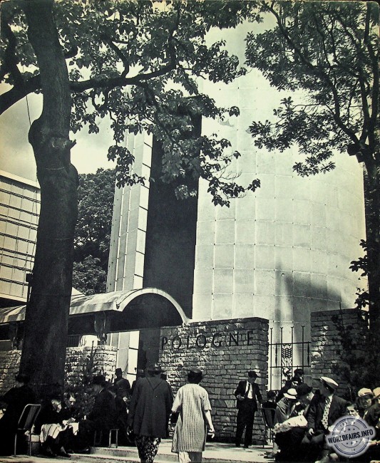 La Pologne (Jardins du Trocadéro)<br />©Pierre Verger