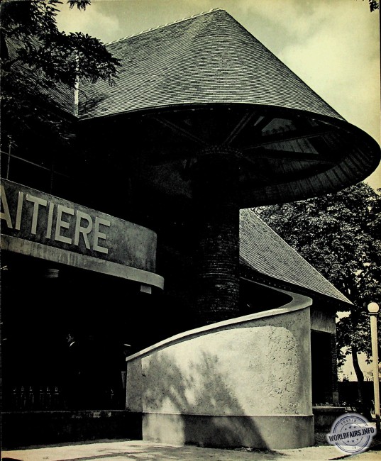 Annexe de la Porte Maillot, Centre Rural, Pavillon de la Laiterie<br />©Pierre Verger