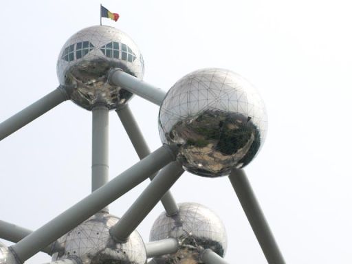 normal_atomium02.jpg