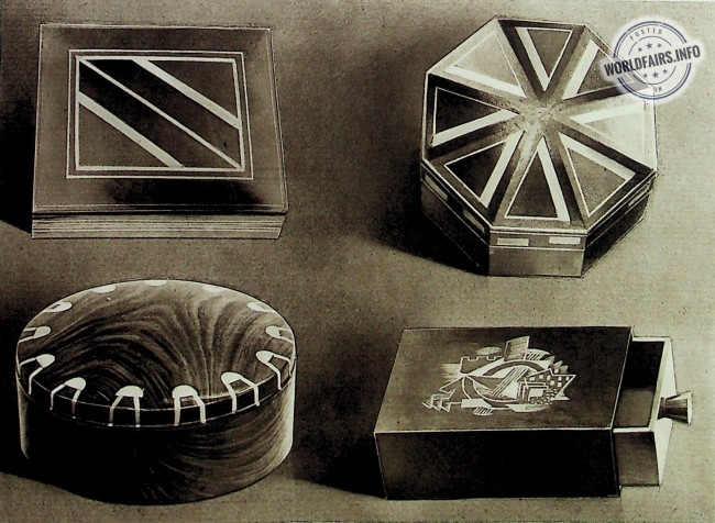 ECRINS (maroquin, dorures à la feuille d'or) composes par R. Herbst, édités par SiÉGEL &amp; Stockmann.<br />BOÎTE (palissandre incrusté d'ivoire), BOITE (palissandre, gravure et ciment blanc) composées et exécutées par A. NOLL, éditées par A. GOLDSCHElDER.