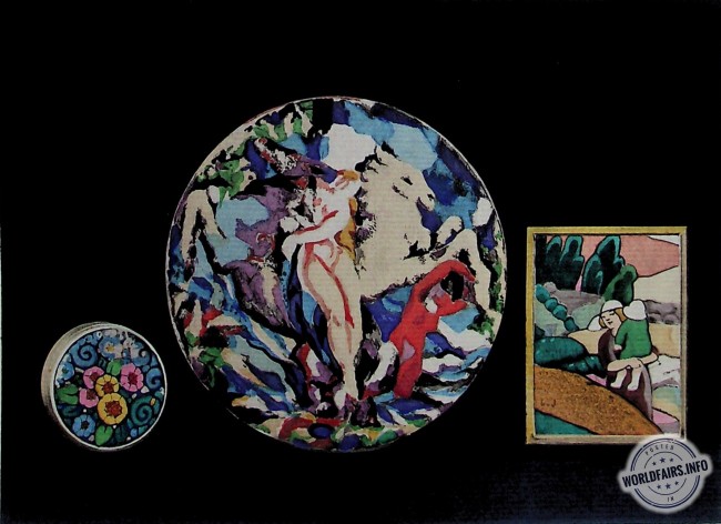 BOITE (émail peint) par Bonnaud.<br />PLAQUE (émail peint sur cuivre) par Jean Serrière.<br />PLAQUE (émail peint) par Jouhaud.