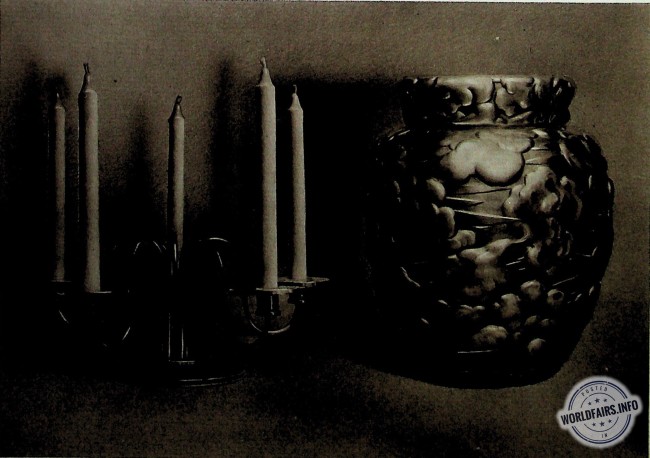 Section danoise<br />CANDÉLABRE (argent) composé par Kay FISKER,	<br />VASE (argent repoussé et ciselé) composé par Th. BlNDESBÔLL.<br />exécutés par A. MICHELSEN,