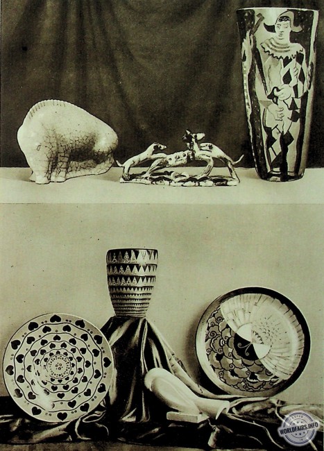 SANGLIER (faïence) par Mlle Claude LÉVY,<br />CHASSE (faïence) par Mlle Petitjean, édités par l'Atelier PRIMAVERA.<br />VASE, PLATS ET PIGEON (faïence) par J. et J. ADNET.<br />VASE (faïence) par Mlle SOUGEZ,