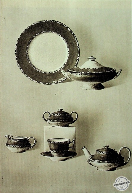 Section de la Grande-Bretagne<br />SERVICE DE TABLE ET SERVICE A THÉ (porcelaine) composés par C. J. NOKE et R. ALLEN, exécutés par DOULTON &amp; Cie.