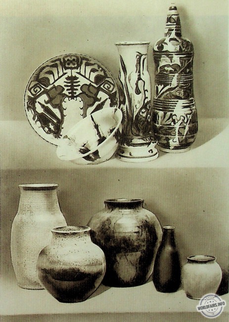 Section des Pays-Bas<br />VASES, CUVETTE ET COUPE (faïence) par Th. COLENBRANDER.<br />VASES (grès)<br />par C. J. LANOOY.
